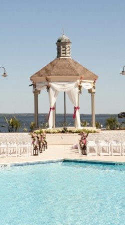 Gazebo and aisle decor